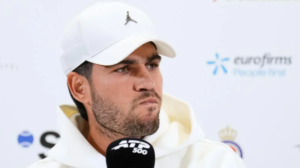 Alcaraz perderá muchos puntos en la carrera por el número 1 del ranking ATP tras su lesión