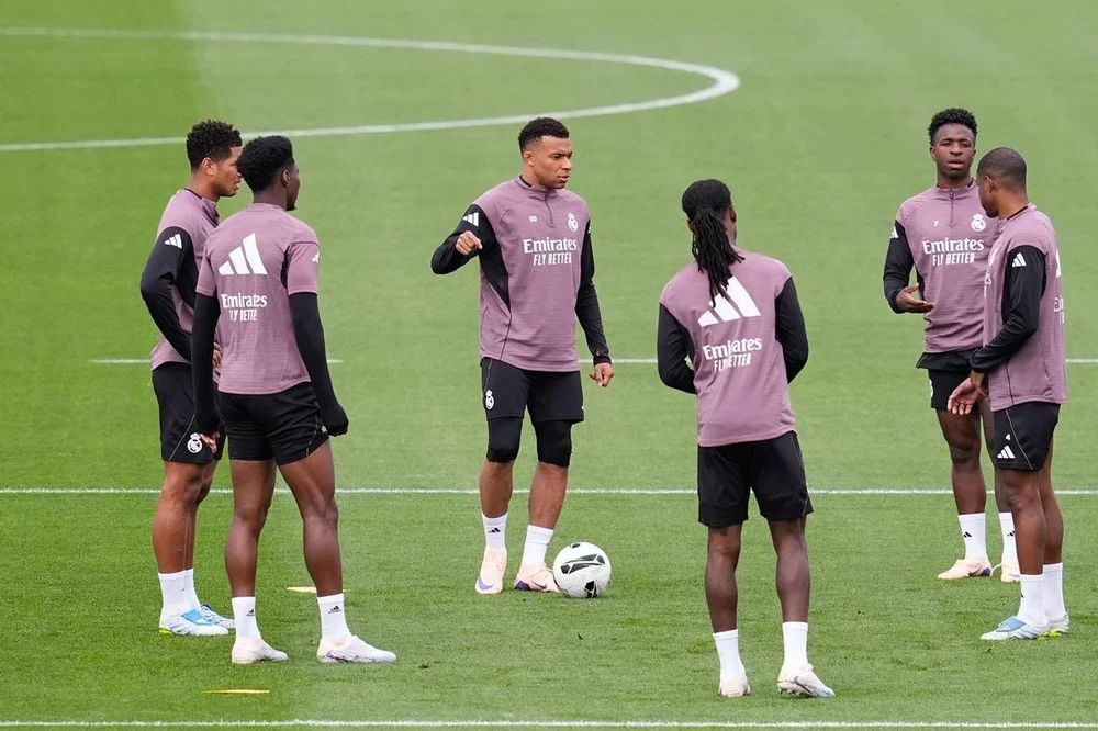 Kylian Mbappé durante el entrenamiento del sábado del Real Madrid